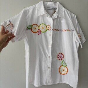 Vintage Grannycore White Cottagecore Embroidered Fruit Summer Cotton Shirt Large